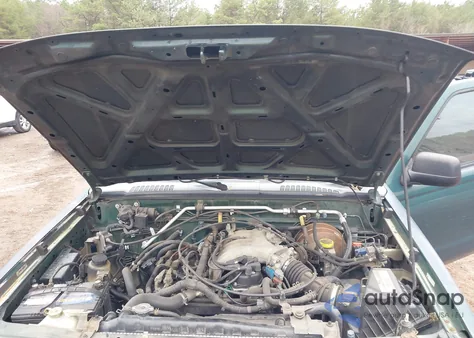 2001 Nissan Xterra Xe-V6 from USA, damaged, VIN 5N1ED28T41C506186